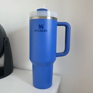 40oz iris blue stanley